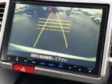駐車時の不安を軽減するバックモニター。ガイドライン表示で、狭い場所でもスムーズな駐車をサポートします。