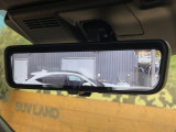 【デジタルインナーミラー】後席の大きな荷物や同乗者で後方が確認しづらい時でも安心!カメラが撮影した車両後方の映像をルームミラー内に表示。クリアな視界で状況の確認が可能です!