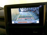 車庫入れなどでバックする際に後方確認ができて便利です。車庫入れ苦手な人もこれで安心!!