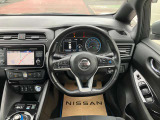 使いやすく安全な操作性と良好な視界を実現した運転席!