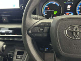 運転中、オーディオの操作をしてて、ハッとしたことはありませんか?ステアリングスイッチは、運転中でもハンドルでオーディオの操作が可能です。安全なドライブをサポートします。