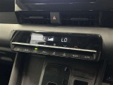 オートエアコンは温度を設定するだけで、自動で風量などを設定してくれます。運転しながら操作も必要ないので、安全性も向上します。