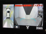 パノラミックビューモニター付きです。車両を上から見たような映像をディスプレイオーディオ画面に表示。運転席からの目視だけでは見にくい、車両周辺の状況をリアルタイムでしっかり確認できます。
