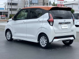 車線逸脱警報、車両が車線をはみ出す可能性がある場合に警報音と警告表示でドライバーに知らせてくれます。