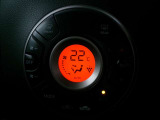 オートエアコン付き車で操作も簡単です。