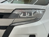 LEDヘッドライトは、点灯の瞬間から最大光量を発揮し、突然暗くなるトンネルなどでの安定感を高めます。