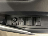 パワーウィンドウスイッチで運転席から全席の窓の開閉ができます♪