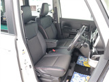 お車選びをお楽しみ頂けるよう、在庫車の展示スペースを十分に確保しております。