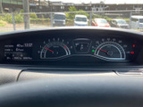 視認性の高いメーター類が、運転に必要な情報を分かりやすく表示します。安全運転をサポートする機能も充実しています。
