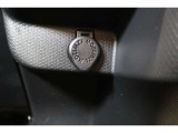 USB充電器や様々な電気製品の電源供給ポートとしてアクセサリーソケットを装備しています。スマホやタブレットなどの給電に便利なアイテムです。
