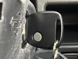 【キーレス】少し離れた場所からでもボタン一つでドアの開錠・施錠ができるのでとっても便利!ドアの鍵穴周りに傷をつけることもありません♪