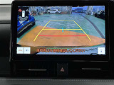 バックモニター装備!駐車時等に活躍♪ ガイドライン付きで、自信が無くても O.K♪ 一度体験すると、無くてはならないものですよ☆