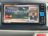 停車中にテレビや動画を楽しめる機能が備わっています。長距離移動や待ち時間も快適に過ごせるでしょう。リラックスタイムに最適です。