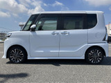 スタイリッシュなシルエットが目を引きます。車体のラインは滑らかで、都会的な印象を与えます。街乗りにも最適です。