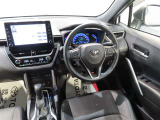 高いホールド性で運転姿勢が安定します。長距離ドライブでも疲れにくいのが魅力です。快適なドライビングライフをお送りください♪