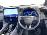運転席まわりです。 各操作スイッチは使いやすい位置に配置されてます。