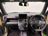 美しいデザインの運転席空に加えてUV&IRカット機能付きフロントガラスの面積や位置取りが良く、前方・右前・左前方向の視認性がいいですよ!