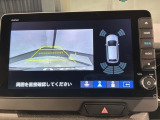 リバースギアに入れるだけで後方の表示へ切り替わります。夜間や雨の日の駐車も楽になりますよ。