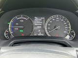視認性の高いメーター類が、運転に必要な情報を分かりやすく伝えます。洗練されたデザインと使いやすさを追求し、快適なドライビングをサポートします。