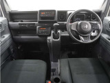 ◆インテリアパネル◆視界広々で非常に運転しやすくロングドライブでも疲れを感じさせないすっきりとまとまったインパネ周りです。