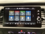 HondaCONNECT対応の便利なナビディスプレー。お持ちのスマートフォンと連携して、ナビやBluetoothでの音楽再生が可能です。デザインはもちろん、操作性も良好です。