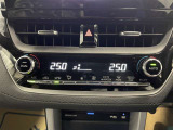 オートエアコン♪お好みの温度に設定するだけで車内を快適空間にしてくれますよ♪