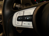 【ステアリングリモコン】ステアリングにオーディオ調節可能なスイッチが装備されていますので運転中でも視線をそらさずにオーディオの調節が可能です!