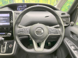 【純正革巻きステアリング】上質な革を使用することで、手にしっかり馴染みとても運転しやすいハンドルです♪
