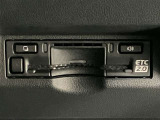 高速道路で便利な【ETC2.0】を装備しています。光ビーコン搭載で渋滞情報などナビゲーションと連動することで機能も充実いたします。他、観光施設に立ち寄るための高速料金割引サービス等もございます。