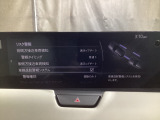 車線逸脱警報システムは、走行中にカメラで車線を検知して、自車が車線から逸脱する可能性があると判断した場合に、警報によりドライバーに通知します。