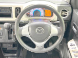インテリアに合わせたデザインのステアリングは、運転される方のことも考え、運転しやすい形状、大きさです。是非一度、実際に触ってお確かめください。