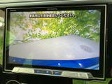 車両周辺の状況をわかりやすく表示。安全運転をサポートする頼もしい機能です。狭い場所での運転も、これなら安心ですね。