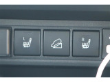 運転席と助手席にシートヒーターが付いています。