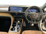 運転席周りのレイアウトをご覧ください。ナビゲーションが綺麗に装着されすっきり収まってますね!