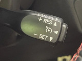 【クルーズコントロール】高速道路もラクラク走行。アクセルを離しても一定速度で走行ができ、長距離運転時の負担を軽減!加速・減速も簡単なスイッチ操作で調整できます。