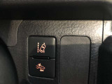 【レーンディパーチャーアラート】ドライバーがウインカー操作を行わずに車線を逸脱する可能性がある場合、ブザーとディスプレイ表示による警報でお知らせします。