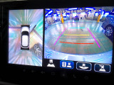【全周囲カメラシステム】運転席から見えにくい後方などをナビ画面で確認でき運転を支援するシステムです。