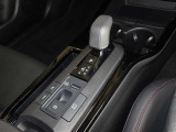 電動パーキングブレーキ・ブレーキホールドを装備してます。ホールド機能は信号待ちが多い一般道で疲労軽減になり、大好評です!