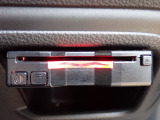 ■【ETC車載器】が装備されています。セットアップをしてお渡しとなり、ETCカードを差し込むだけで高速道路の利用が可能です。