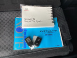 メンテナンスノート【整備記録簿】、取説も揃っています。スマートキーはバッグなどにしまったままボタン操作でエンジンの始動・停止ができて大変便利です。