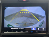 【バックモニター】後ろのカメラの映像をモニターに映し出すことができます!後方の見えない死角や、障害物との距離感をしっかり確認することができます!駐車が苦手な方におすすめです。