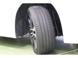 タイヤサイズ 235/50R18。