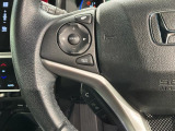 ステアリングにオーディオ操作スイッチが付いています。オーディオ画面に直接タッチしなくても操作が出来ますので、運転に集中できます。