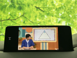 停車中にテレビや映像コンテンツを楽しめます。休憩時間や待ち時間に、リラックスしたひとときを過ごせます。