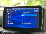 停車中に楽しめるエンターテイメント機能が満載。長距離移動も快適に過ごせます。多様なメディアに対応し、充実した時間を演出します。