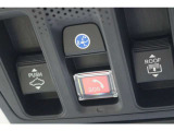 「Honda CONNECT」で緊急時にオペレーターのサポートを受けたり、スマートフォンでクルマのエアコンをONにできたりと『つながる』サービスが受けられます。※別途、登録必要。
