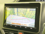【バックカメラ】駐車時に後方がリアルタイム映像で確認できます。大型商業施設や立体駐車場での駐車時や、夜間のバック時に大活躍!運転スキルに関わらず、今や必須となった装備のひとつです!