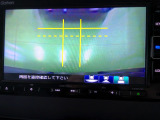 バックカメラの画像です。ガイドラインがスムースな車庫入れをサポートいたします。車庫入れの安心感がアップしますね。