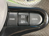 【クルーズコントロール】高速道路もラクラク走行。アクセルを離しても一定速度で走行ができ、長距離運転時の負担を軽減!加速・減速も簡単なスイッチ操作で調整できます。