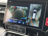 狭い場所での駐車も安心。後方の状況をクリアに映し出し、安全な運転をサポートします。駐車時の不安を軽減し、自信を持って運転できます。